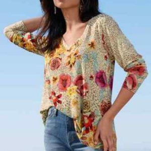 Johnny Was Hera Favorite L/S/ V-Neck Swing Tee - XL